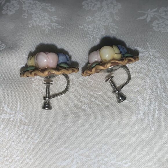 VTG MCM PASTEL SEASHELL FLOWERS AND WICKER EARRINGS AND BROOCH PIN - Picture 4 of 9